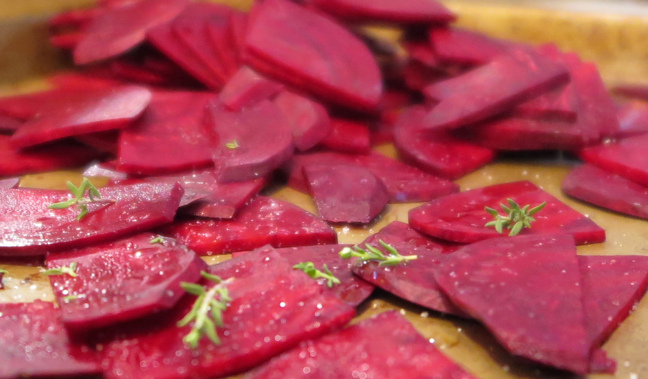 Beet chips with thyme